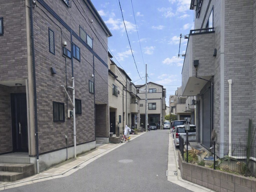 中古住宅 木造3階建 4LDK リフォーム済み 江戸川区南葛西3丁目 前面道路