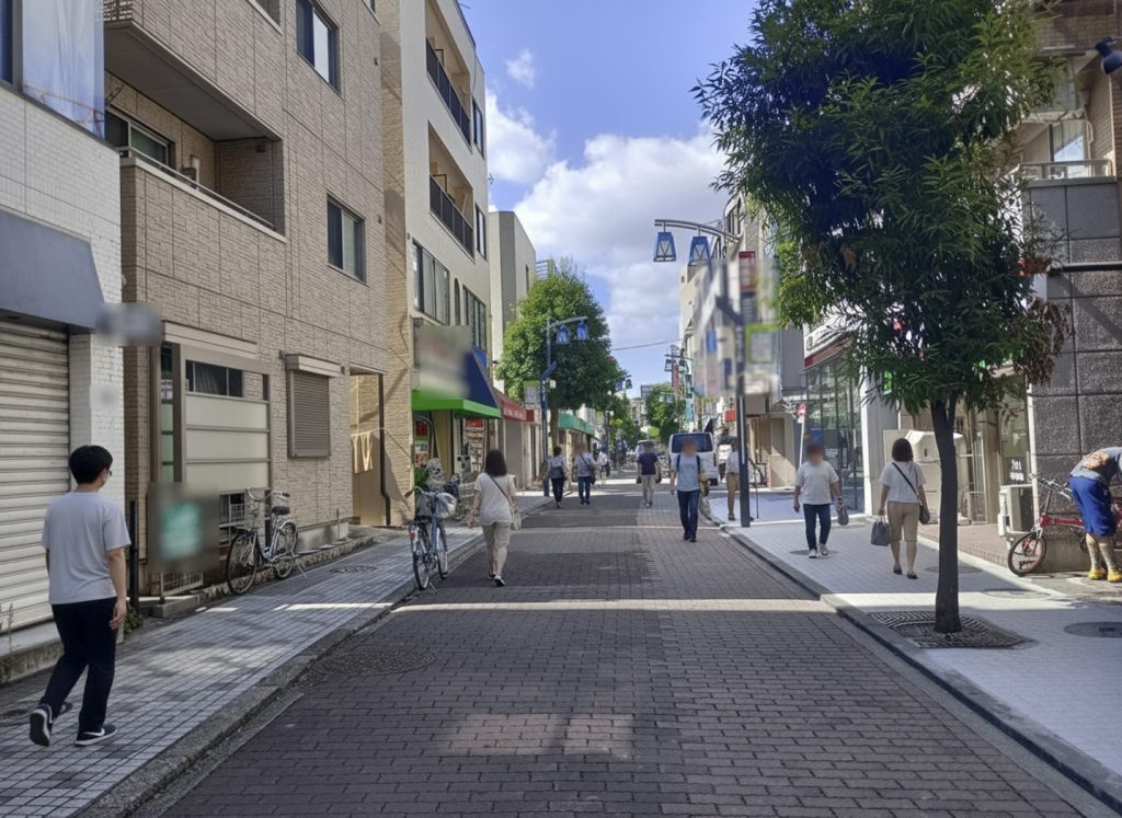 亀有駅徒歩4分。ゆうロード商店街沿い、街の賑わいを資産とする一棟収益ビル。ゆうろーど
