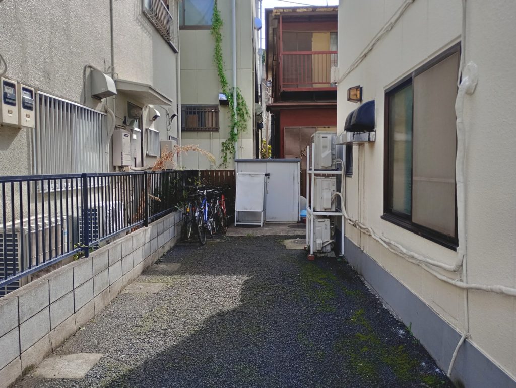 売ビル　市川市大野町２丁目　犬走り