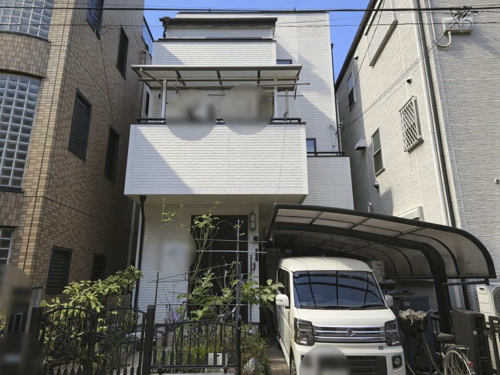 篠崎駅徒歩5分。空に近い、個性派3階建。東西両面道路×ルーフバルコニー。自分らしく暮らす114㎡の中古住宅。