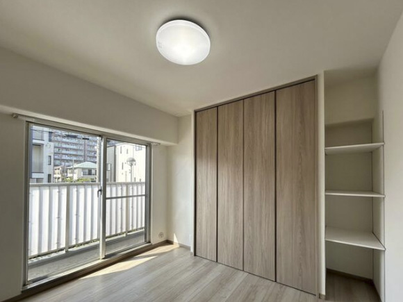 区分マンション　3LDK　77.61㎡　1階　3面バルコニー　市川市幸2丁目　洋間１
