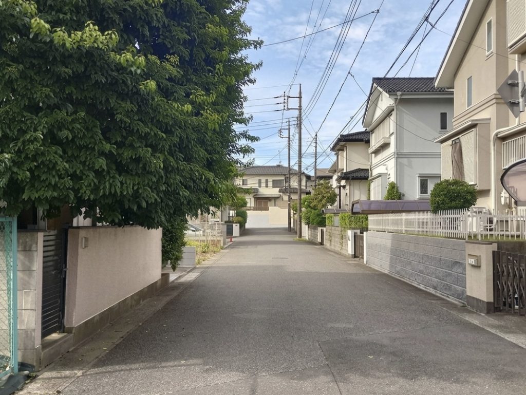 住宅用地　矢切駅徒歩9分　南東ひな壇　42.3坪　市川市北国分1丁目　前面道路