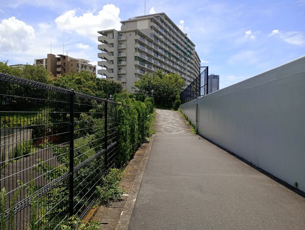 大型アパート用地 195坪 千住桜木1丁目 西側別の通路