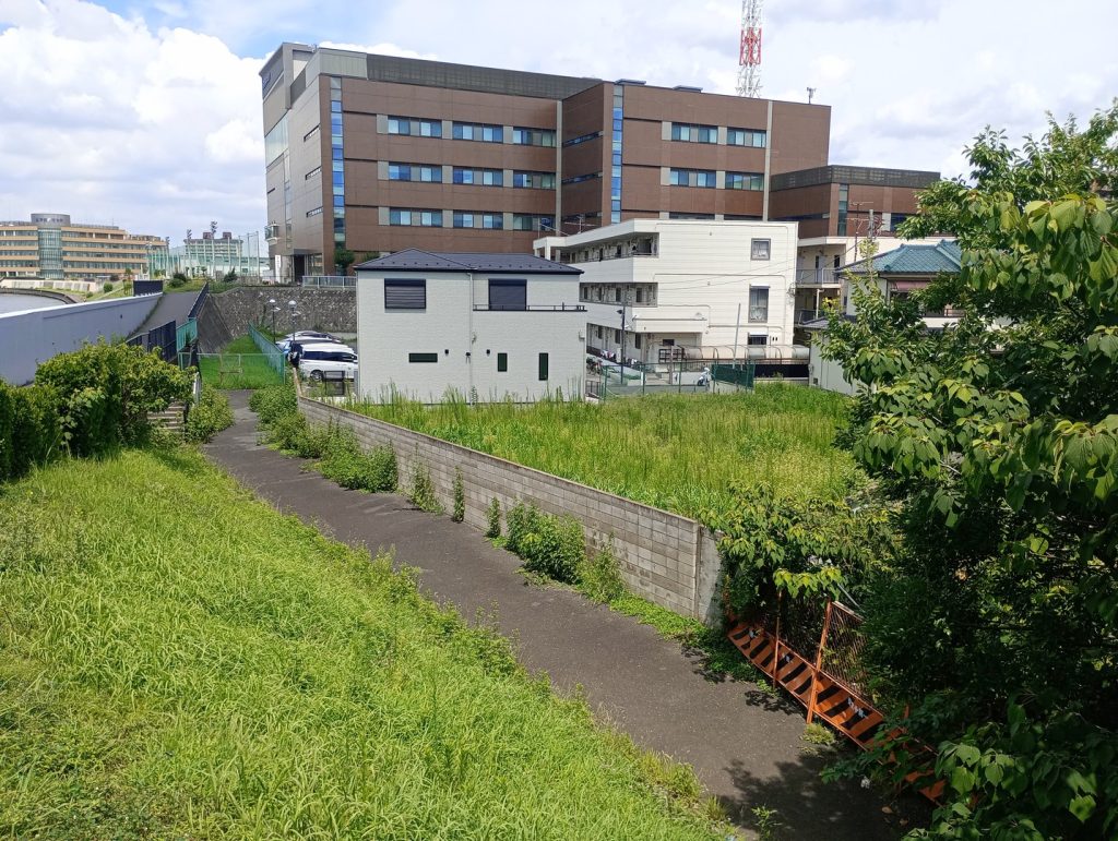大型アパート用地 195坪 千住桜木1丁目 西側通路全景