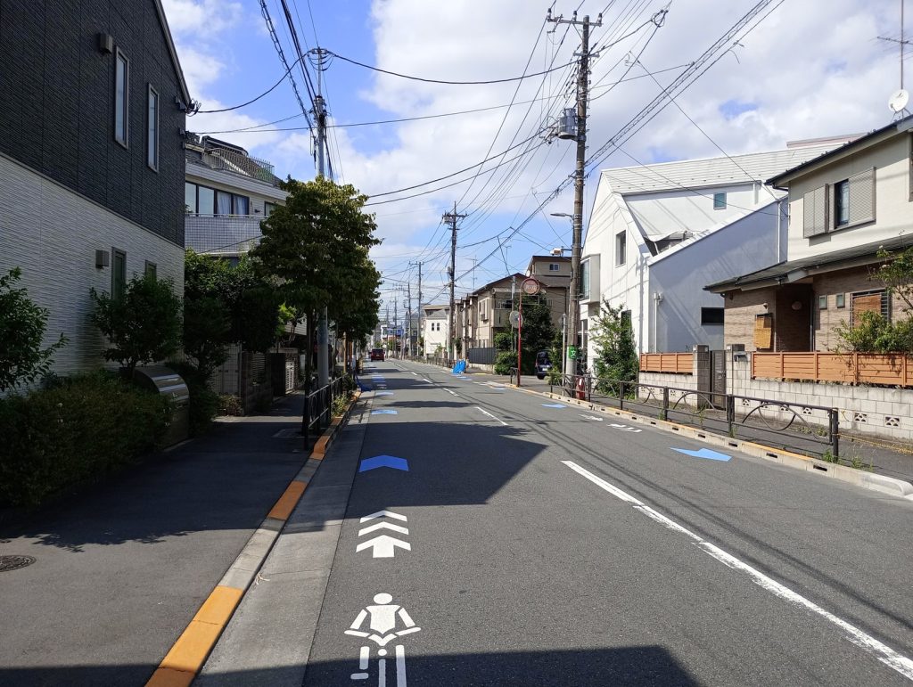 幅員10.9m公道面 住宅用地 85.97㎡ 1住居 60/200 葛飾区柴又1丁目 前面道路北側