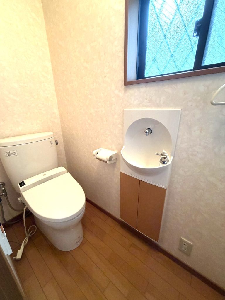 中古住宅 4LDK 江戸川区一之江7丁目 1階トイレ