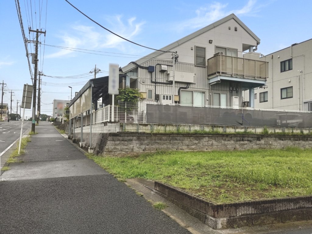 店舗ビル用地　松飛台駅前　松戸市紙敷1丁目　西側道路