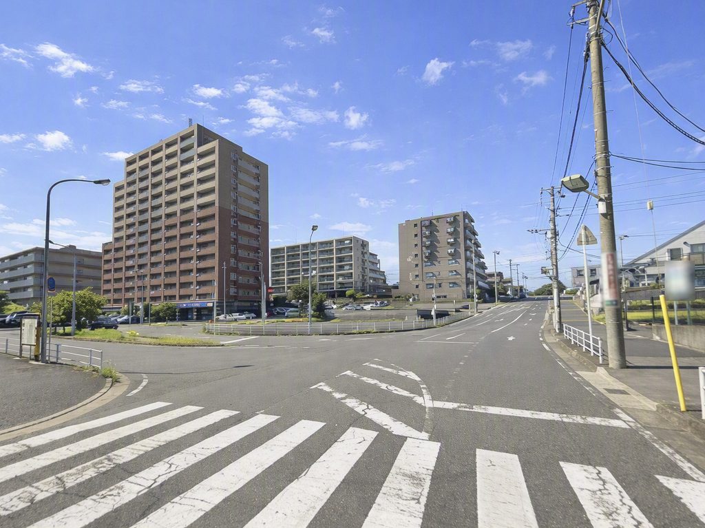 店舗用地　松飛台駅まで47m　17m公道面　3方向角地　松戸市紙敷1丁目　駅前