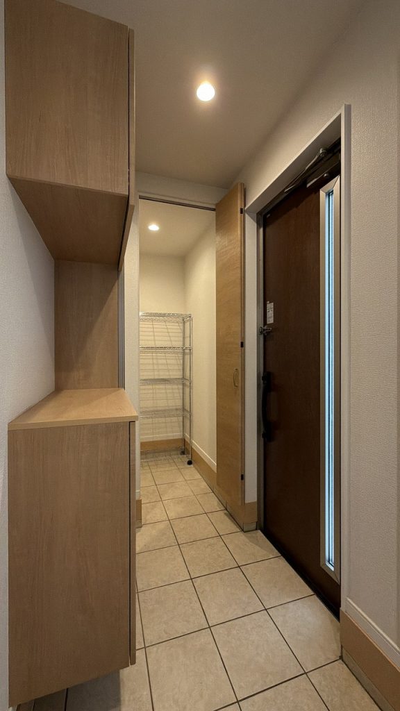 中古住宅 柏市あかね町 玄関脇収納1