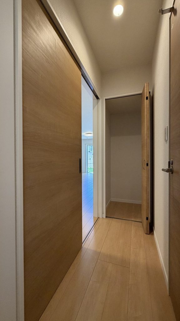 中古住宅 土地37.4坪 4LDK R2年1月築 南西6m公道面 柏市あかね町