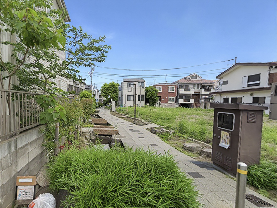 売アパート　江戸川区北小岩6丁目　前面道路親水公園