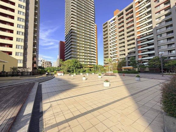 中古マンション　3LDK　RC造地下1階付地上15階建ての7階　千葉市美浜区高州3丁目　アルコーブ