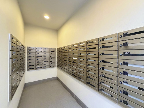 中古マンション　3LDK　RC造地下1階付地上15階建ての7階　千葉市美浜区高州3丁目　集合ポスト