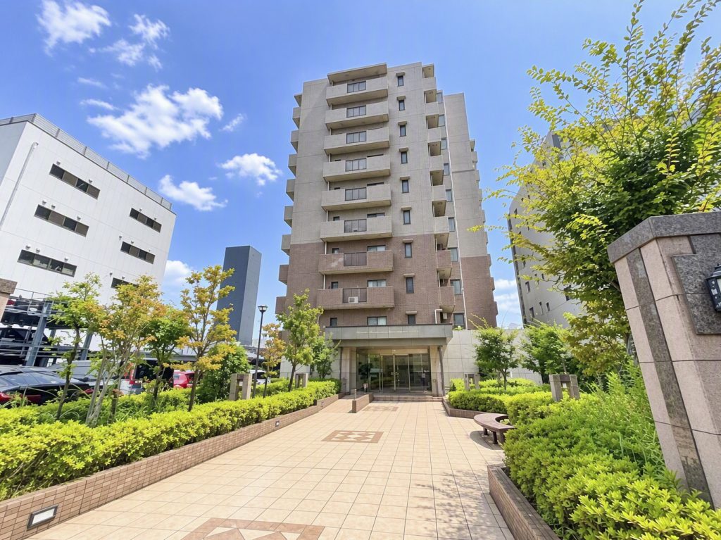 中古マンション　東南角住戸　3LDK　2001年2月築　千葉市花見川区幕張町3丁目　外観