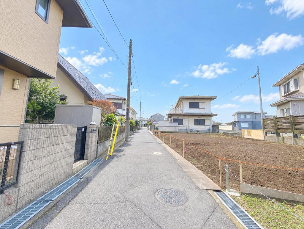 住宅用地 52坪 南4m公道 間口17.8m 更地 調整 船橋市三咲6丁目 前面道路